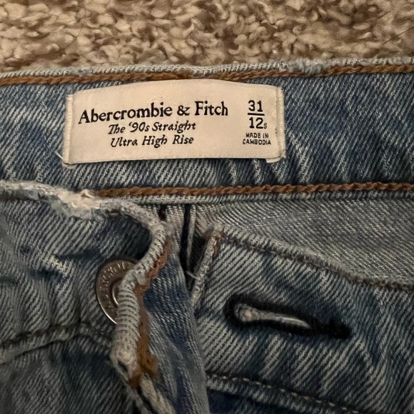 Abercrombie 90’s Straight Ultra High Rise Jeans - Picture 5 of 5